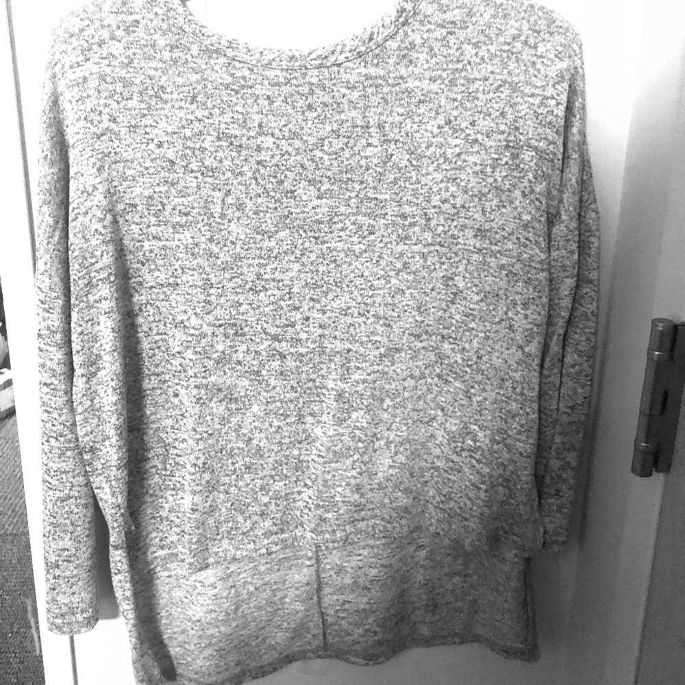 Heather grey quarter sleeve shirt!